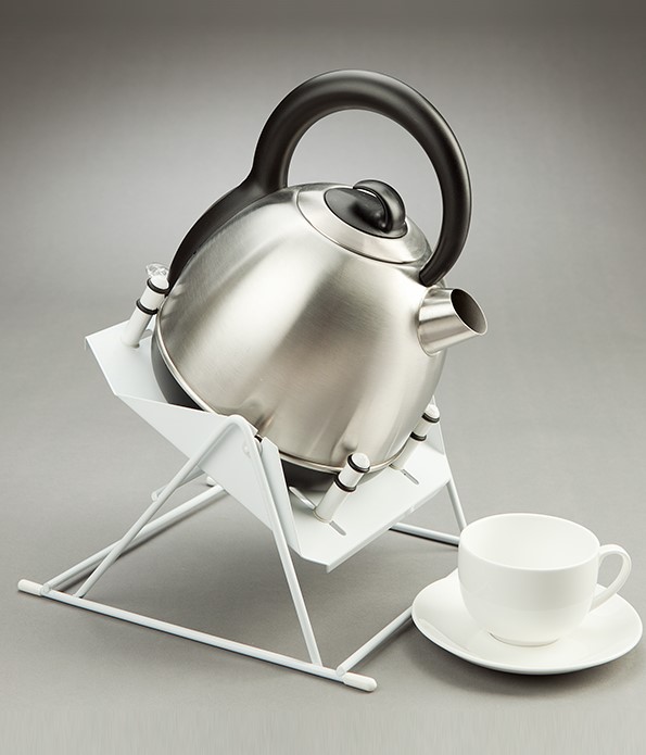 Kettle Tipper Standard assists in pouring boiling water from a jug